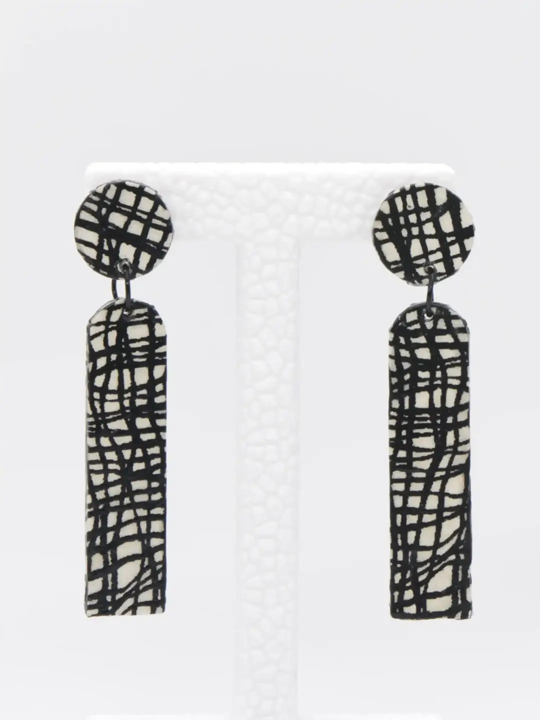 Black and white geometric patterned dangling earrings