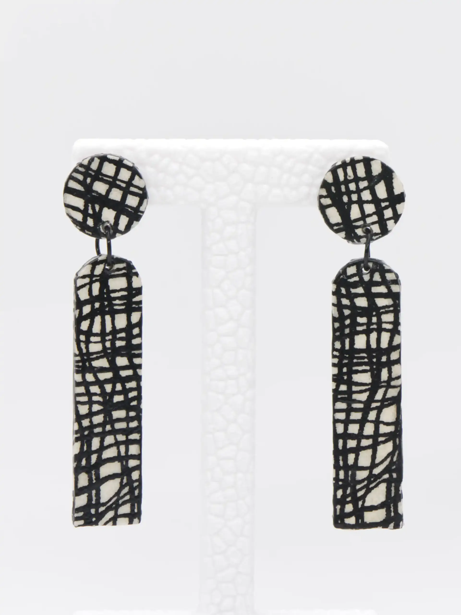 Black and white geometric patterned dangling earrings