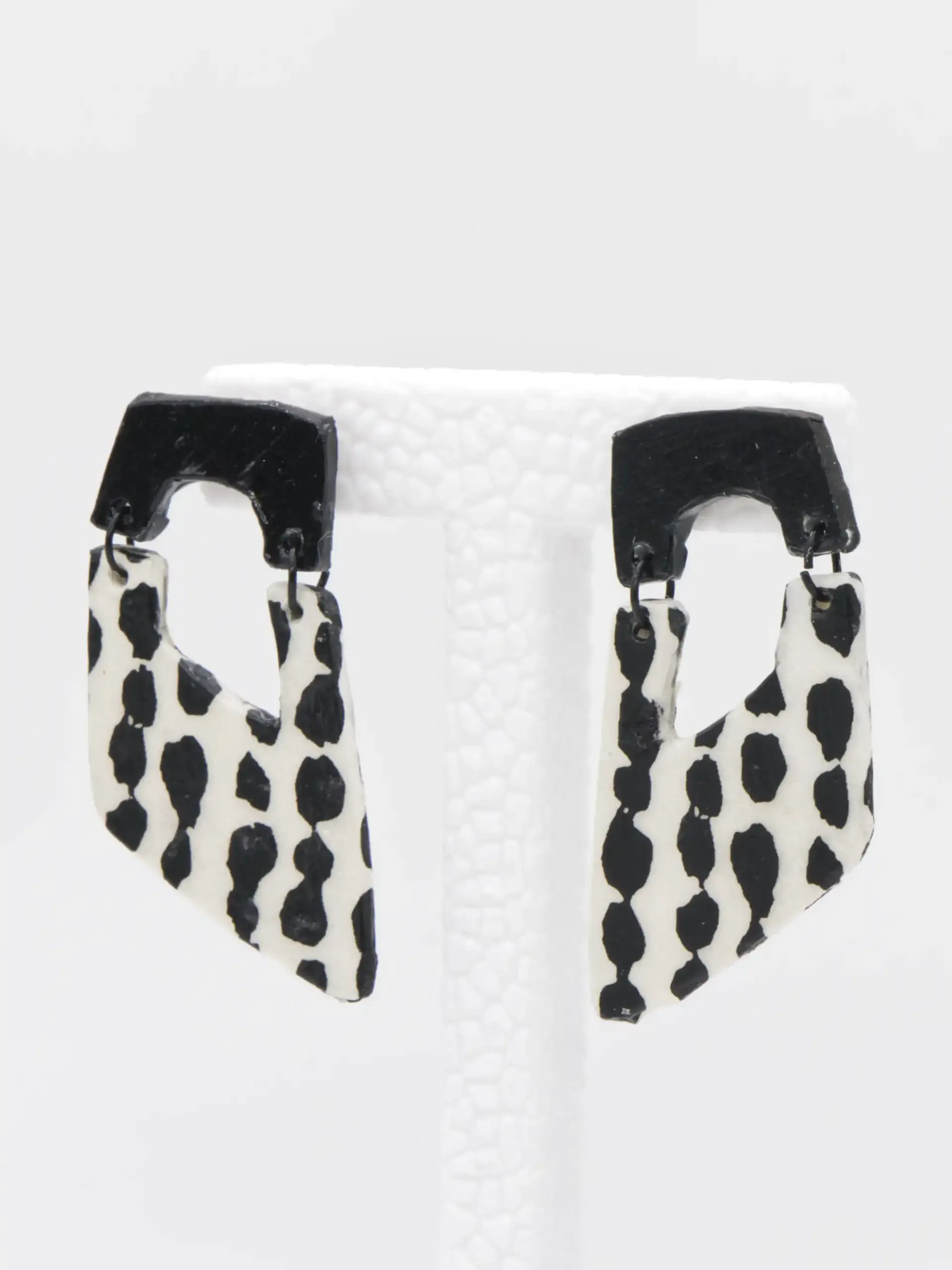 Black and white spotted dangling earrings